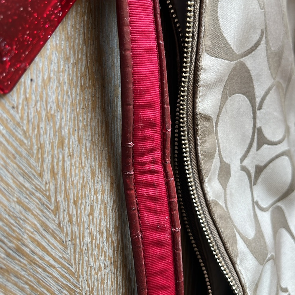 GUC Coach Poppy shoulder bag. There are a few flaws. - Picture 10 of 16